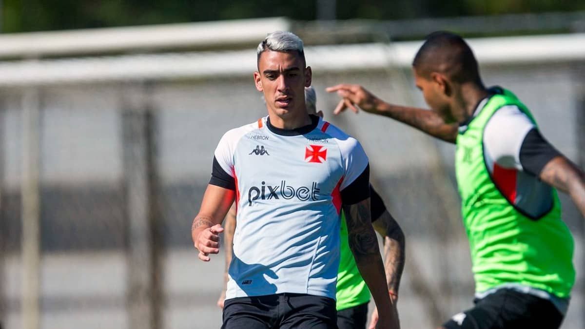 Vasco é acionado na Fifa por dívidas de Capasso e Pumita Rodríguez