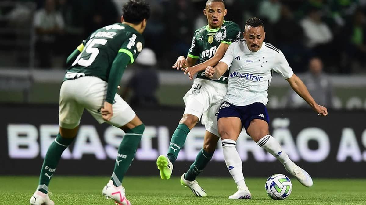 Cruzeiro leva gol no fim, é derrotado pelo Palmeiras e chega ao 5º jogo sem vitória