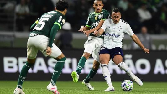 Titular pela primeira vez, Papagaio quase marcou golaço pelo Cruzeiro