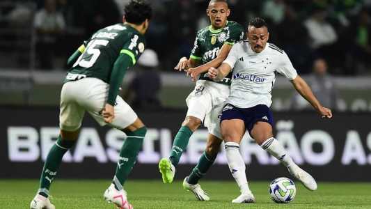 Titular pela primeira vez, Papagaio quase marcou golaço pelo Cruzeiro
