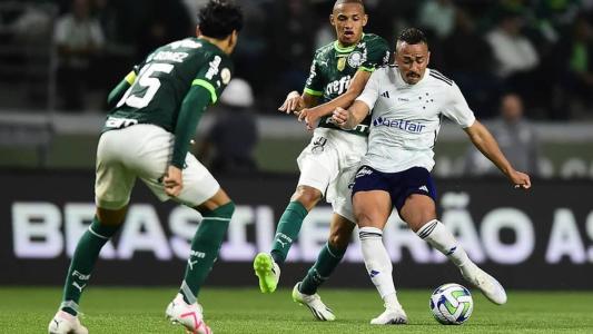 Titular pela primeira vez, Papagaio quase marcou golaço pelo Cruzeiro