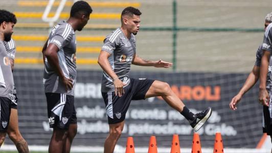 Titulares em jogo contra o Fluminense, como Paulinho, realizaram atividades físicas nesta segunda-feira (30)