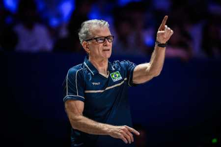 Técnico Bernardinho em ação pela Seleção Brasileira Masculina de Vôlei