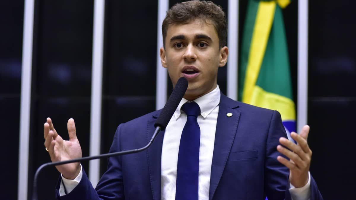 Nikolas Ferreira vira réu em ação contra exposição de adolescente trans em banheiro de escola