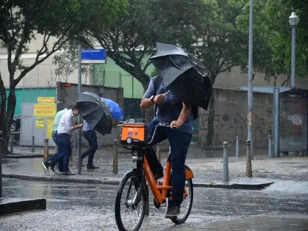 Alerta vermelho: veja lista das 79 cidades do RJ ameaçadas por acumulado de chuva