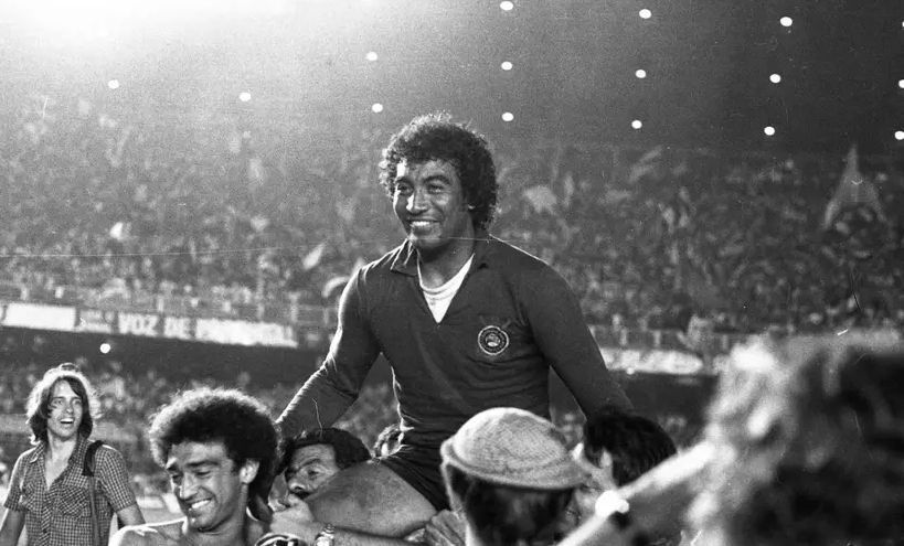 Morre Tobias, campeão paulista com o Corinthians em 1977, aos 75 anos
