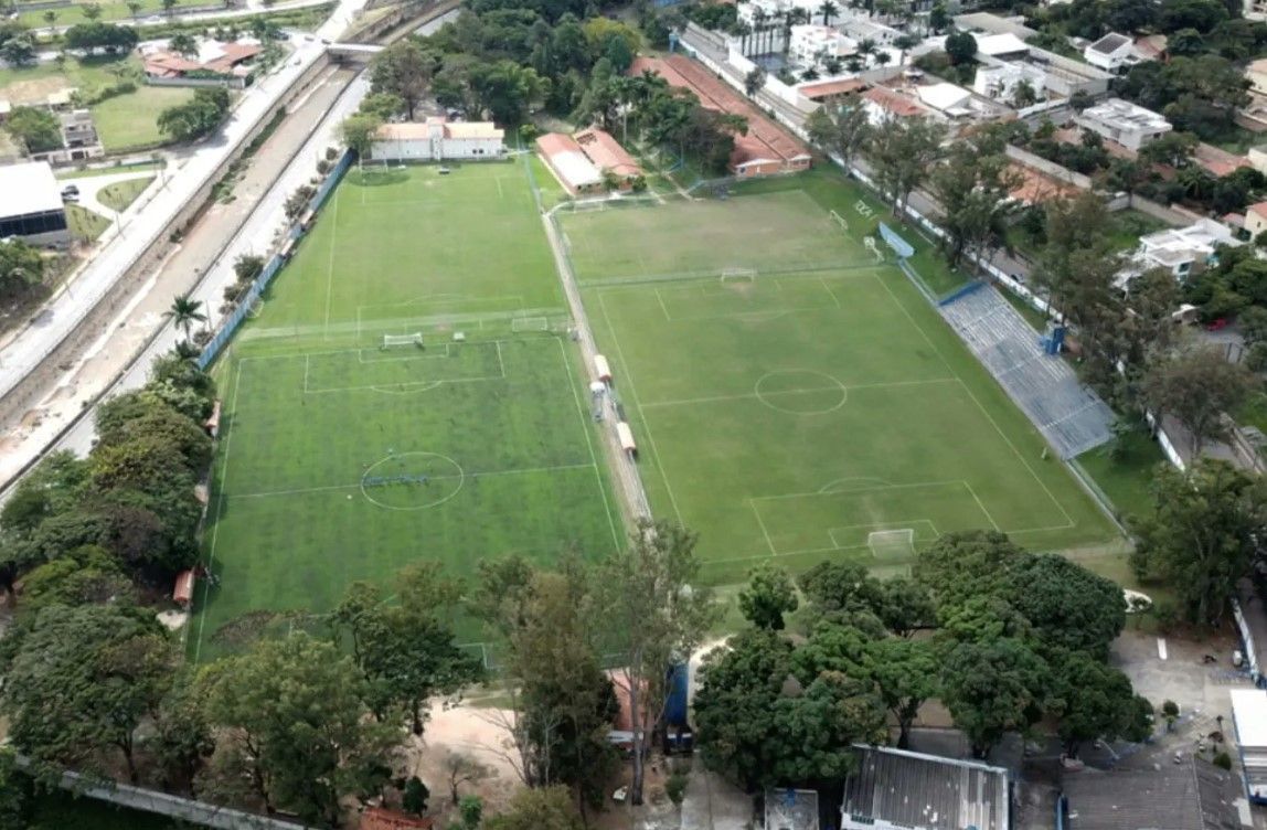 Itatiaia transmitirá jogo de ídolos do Cruzeiro em inauguração de campo da Toca