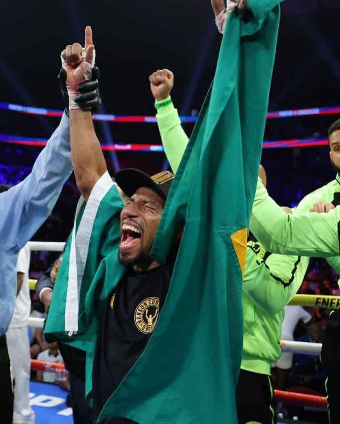 Baiano faz história e se torna campeão do Mundial de Boxe pela primeira vez