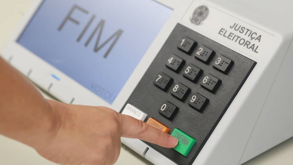 TSE inicia teste público de segurança das urnas visando eleições de 2024