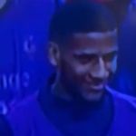 Zagueiro da França diz por que riu em minuto de silêncio às vítimas de conflito