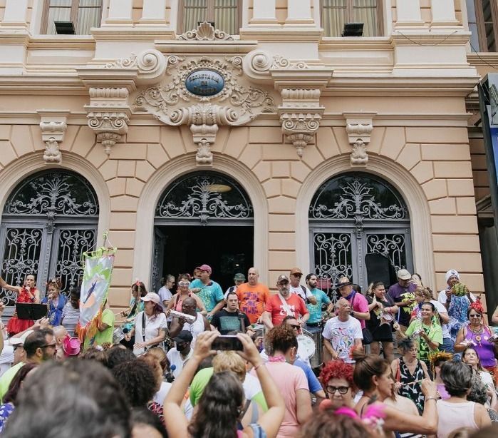 Que horas começa o desfile do Todo Mundo Cabe no Mundo no Carnaval de BH 2024? Confira