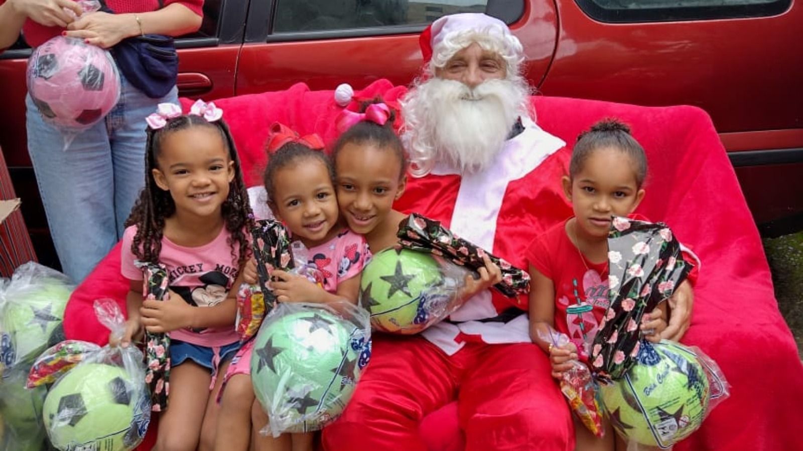 Organizadoras de Natal no Aglomerado da Serra, em BH, pedem ajuda após queda nas doações