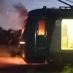 Trem é incendiado por milicianos no Rio e cidade entra em estágio de atenção