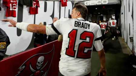 Tom Brady anuncia aposentadoria