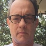 Tom Hanks alerta fãs sobre anúncio no qual aparece recriado por inteligência artificial