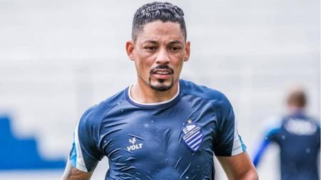 Tomas Bastos, meia do CSA, acusa torcedora do Ypiranga de tê-lo chamado de macaco