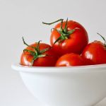 Preço do tomate dispara e interrompe queda da cesta básica, aponta pesquisa 