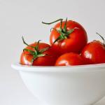 Preço do tomate dispara e interrompe queda da cesta básica, aponta pesquisa