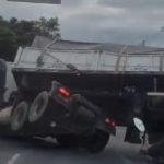 Vídeo mostra carreta de 20 toneladas tombando na Avenida Amazonas, em BH