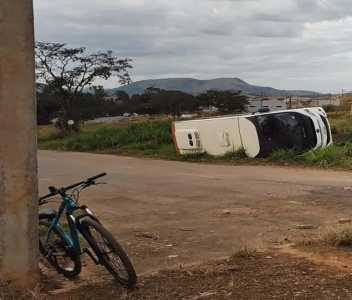 Não havia ninguém no ônibus no momento do tombamento, nem mesmo o motorista.