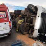 Colisão e tombamento de carretas deixa feridos em rodovias da Zona da Mata