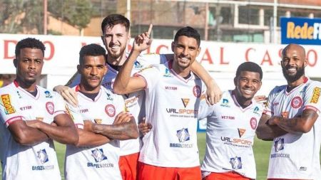 Tombense durante partida pelo Campeonato Mineiro