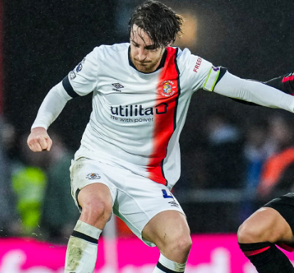 Luton Town confirma parada cardíaca de Tom Lockyer em jogo da Premier League e detalha estado de saúde