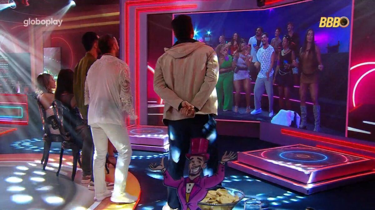 Próximo à grande final, participantes revivem momentos do BBB 25 em festa surpresa