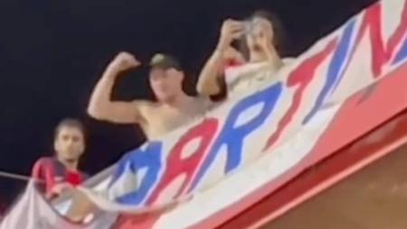 Torcedor argentino foi flagrado fazendo sinais de "macaco" para a torcida do São Paulo