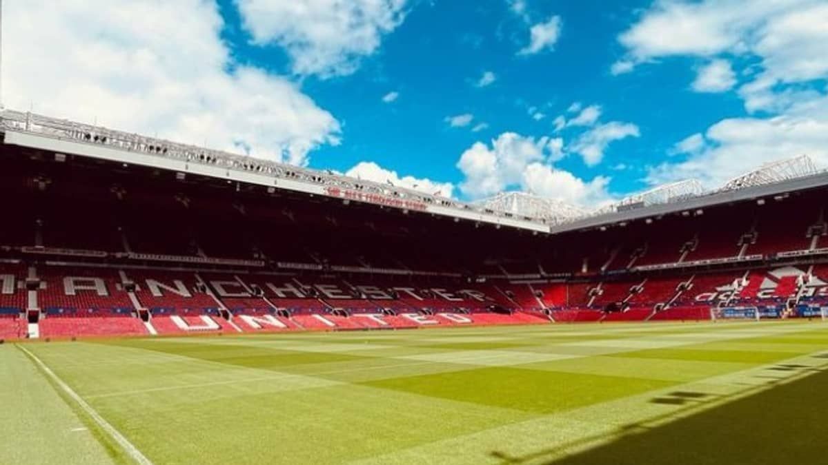 Após debochar de tragédia, torcedor do Manchester United é banido de estádios