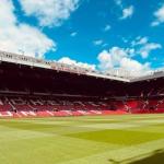 Após debochar de tragédia, torcedor do Manchester United é banido de estádios