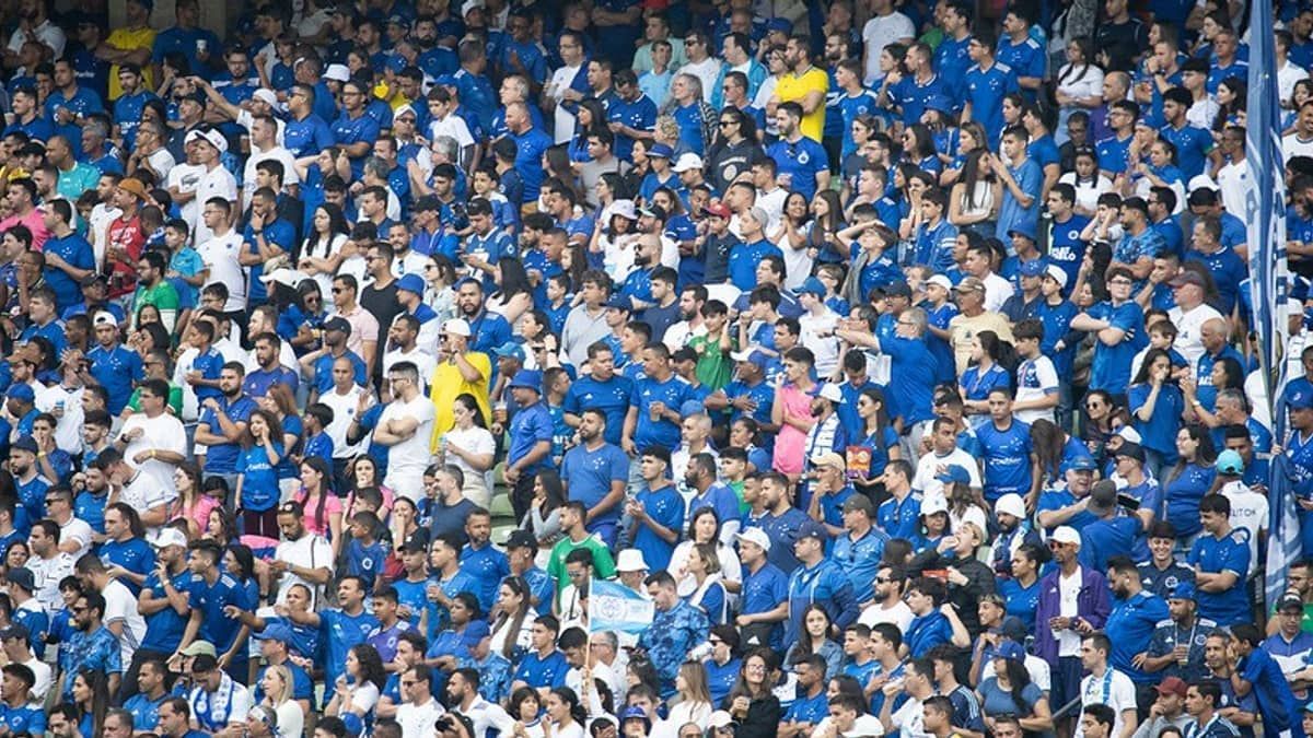 Torcedor do Cruzeiro denuncia descaso do Independência com pai deficiente