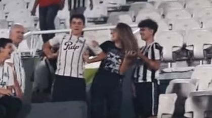 Torcedor do Libertad que imitou macaco e xingou Everson, do Atlético
