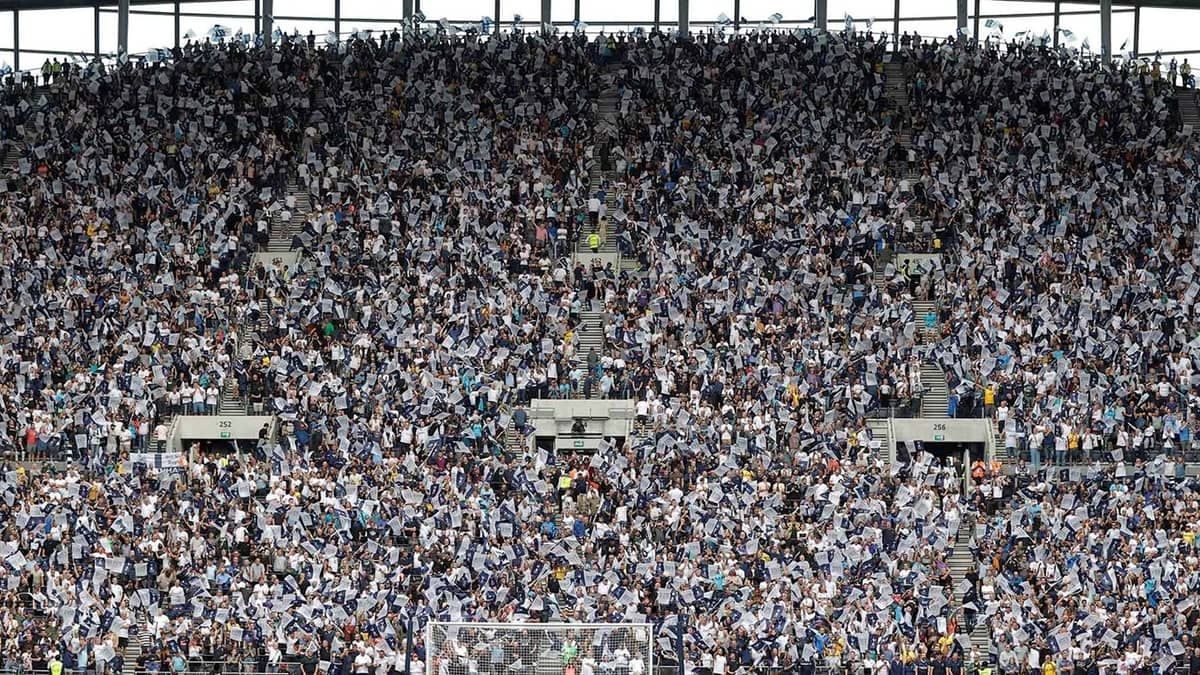 Torcedor do Tottenham é banido de estádios por zombar de tragédia de Hillsborough