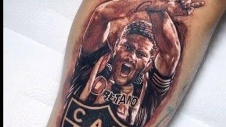Torcedor tatuou imagem de Hulk comemorando gol sobre o Cruzeiro