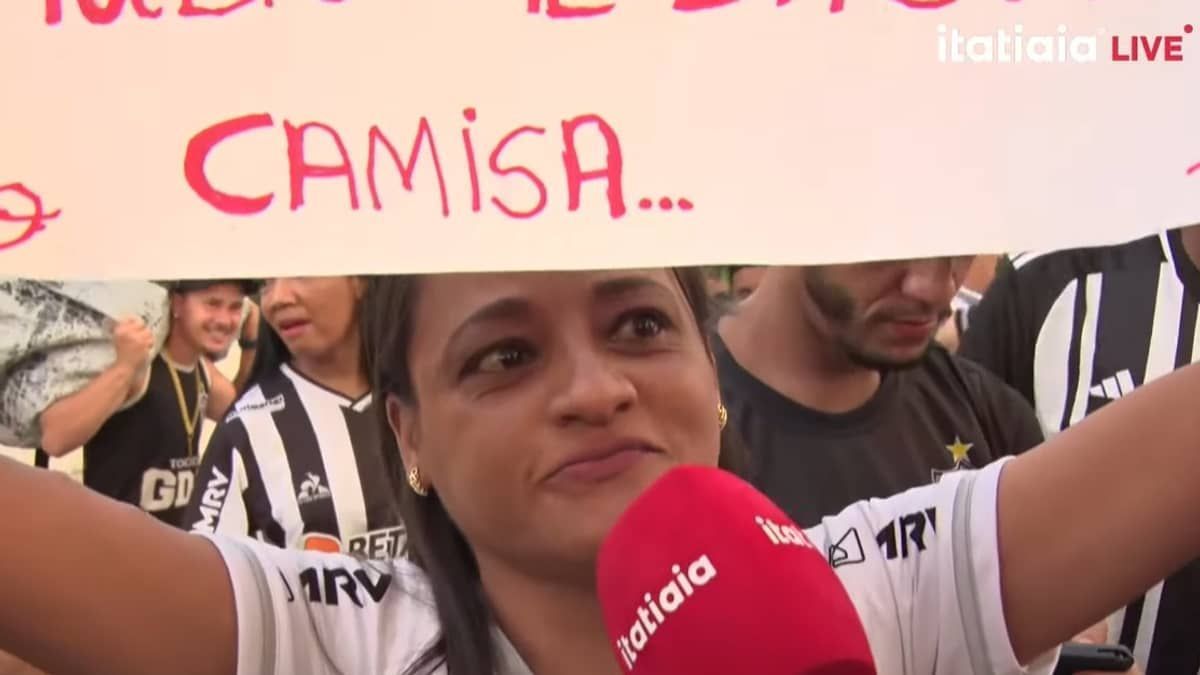 À espera de transplante renal há 15 anos, torcedora faz apelo em jogo do Atlético