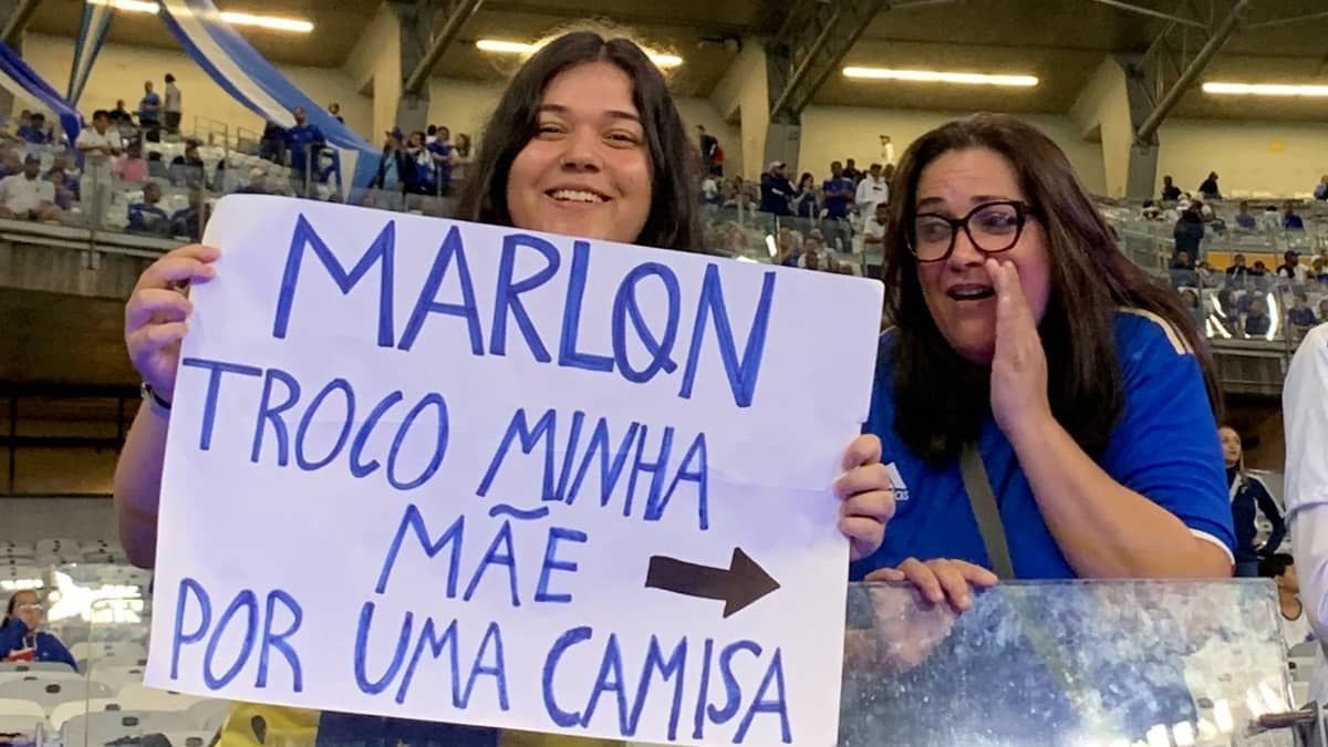 Cruzeiro: torcedora brinca e 'oferece' mãe em troca da camisa de Marlon