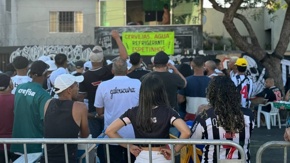 Milhares de atleticanos acompanham clássico fora da Arena MRV; veja