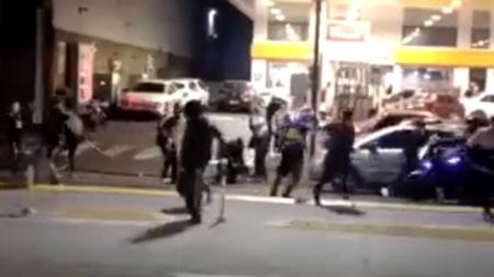 Torcedores brigaram após o confronto entre Boca Jrs e Colo-Colo