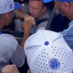 Cruzeiro: Jogadores são abordados por torcedores na saída da Toca; veja vídeo