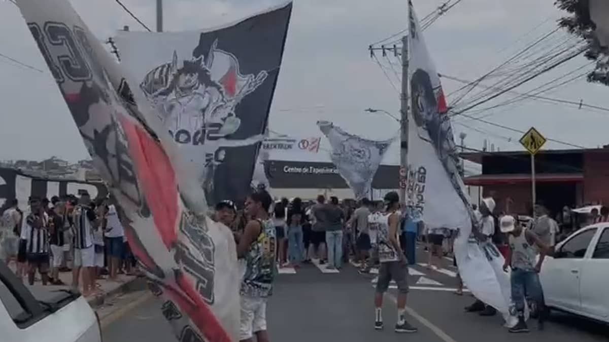Torcida do Atlético faz festa na Arena MRV às vésperas de primeiro jogo oficial