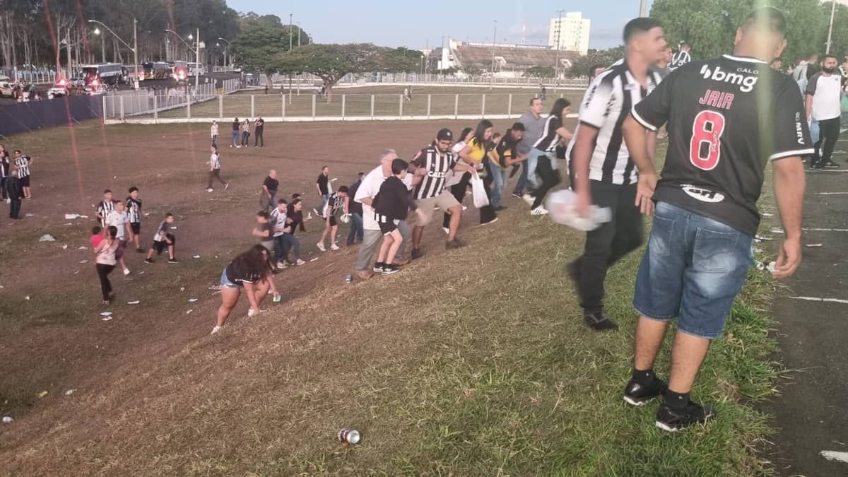 Cruzeiro x Atlético: torcedores sofrem com falta de acessibilidade no Parque do Sabiá  