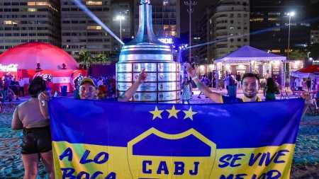 Torcedores do Boca Juniors em Copacabana, no Rio de Janeiro, para a final da Libertadores