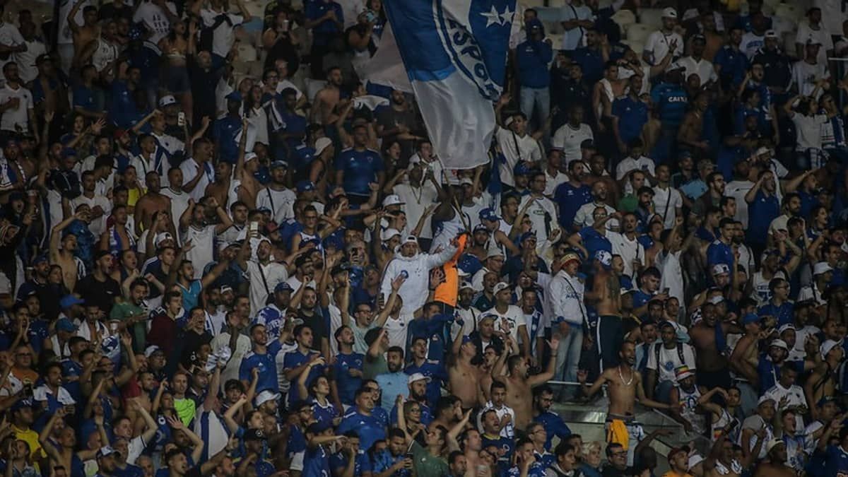 Torcida do Cruzeiro esgota ingressos avulsos para jogo contra o Flamengo no Rio
