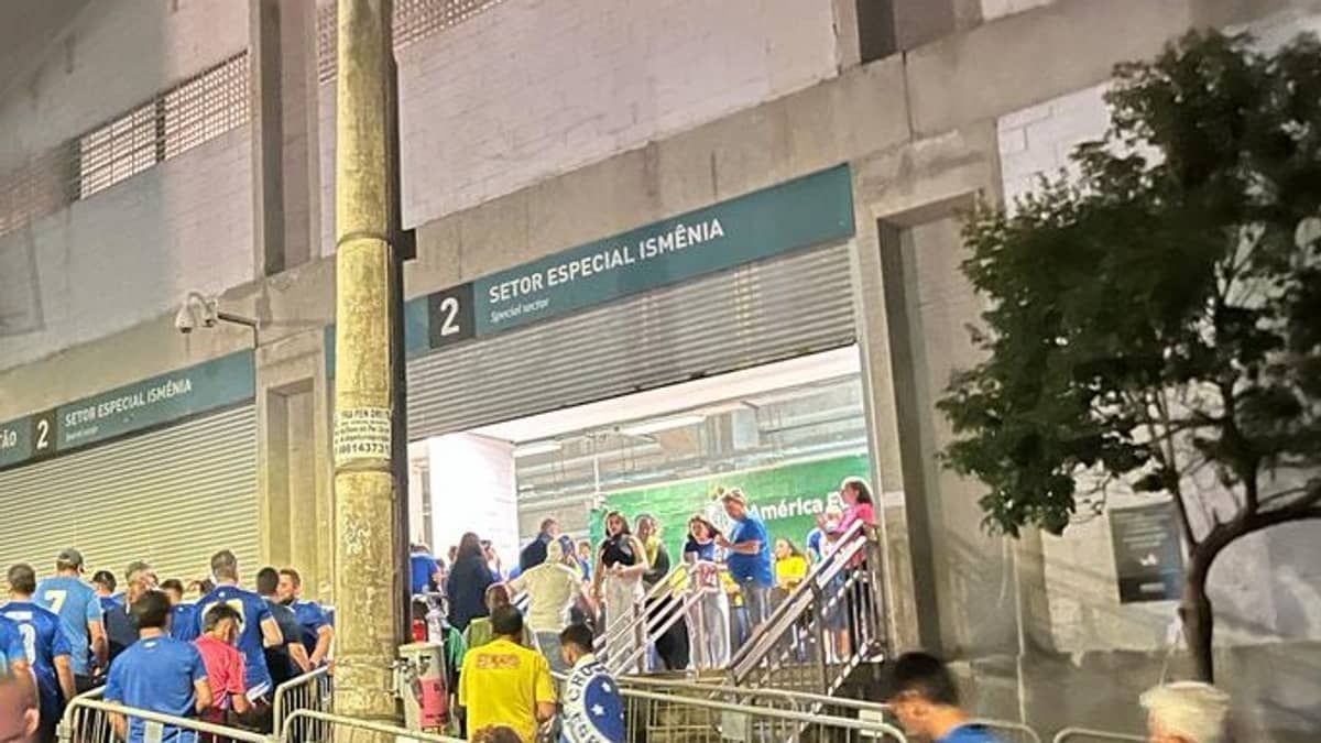 Cambistas agem livremente nos arredores do Independência antes de jogo do Cruzeiro