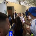 Torcedores do Cruzeiro fazem 'vigília' no Independência por foto com Ronaldo  