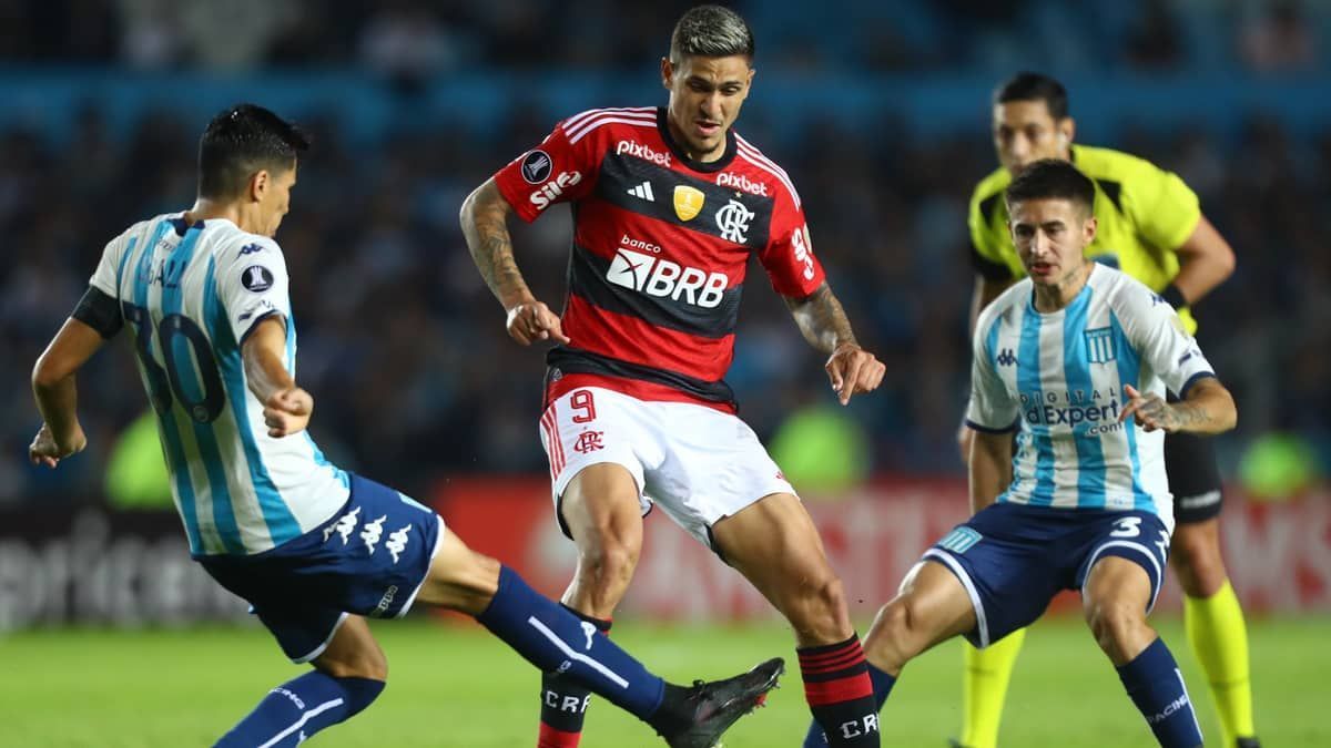 Racing-ARG é multado por racismo em jogo com o Flamengo