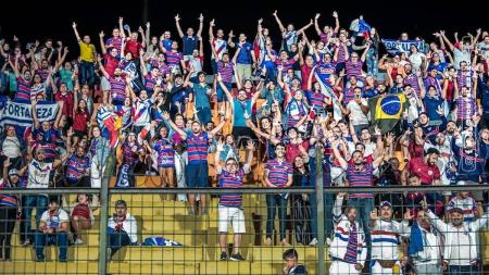 Torcedores do Fortaleza no estádio Domingo Burgueño em fevereiro, em jogo contra o Maldonado pela Libertadores