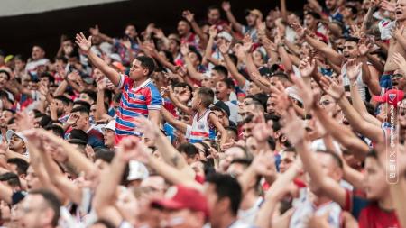 Torcedores do Fortaleza na Arena Castelão, no empate contra o Libertad