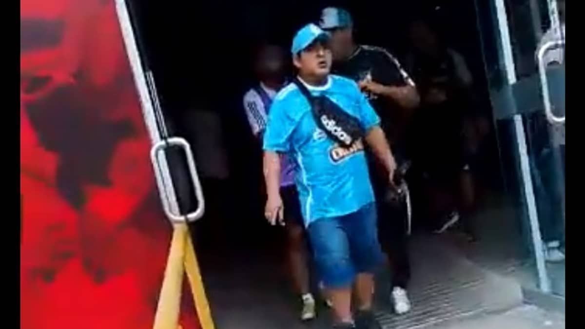 Torcedores do Sporting Cristal invadem treino e cobram jogadores